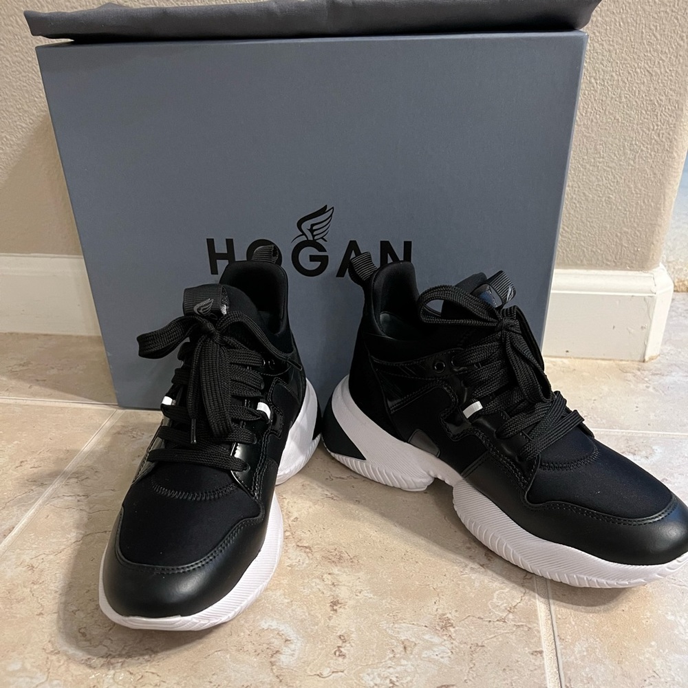 Excellent Condition Hogan Interaction Sneaker Bla… - image 1